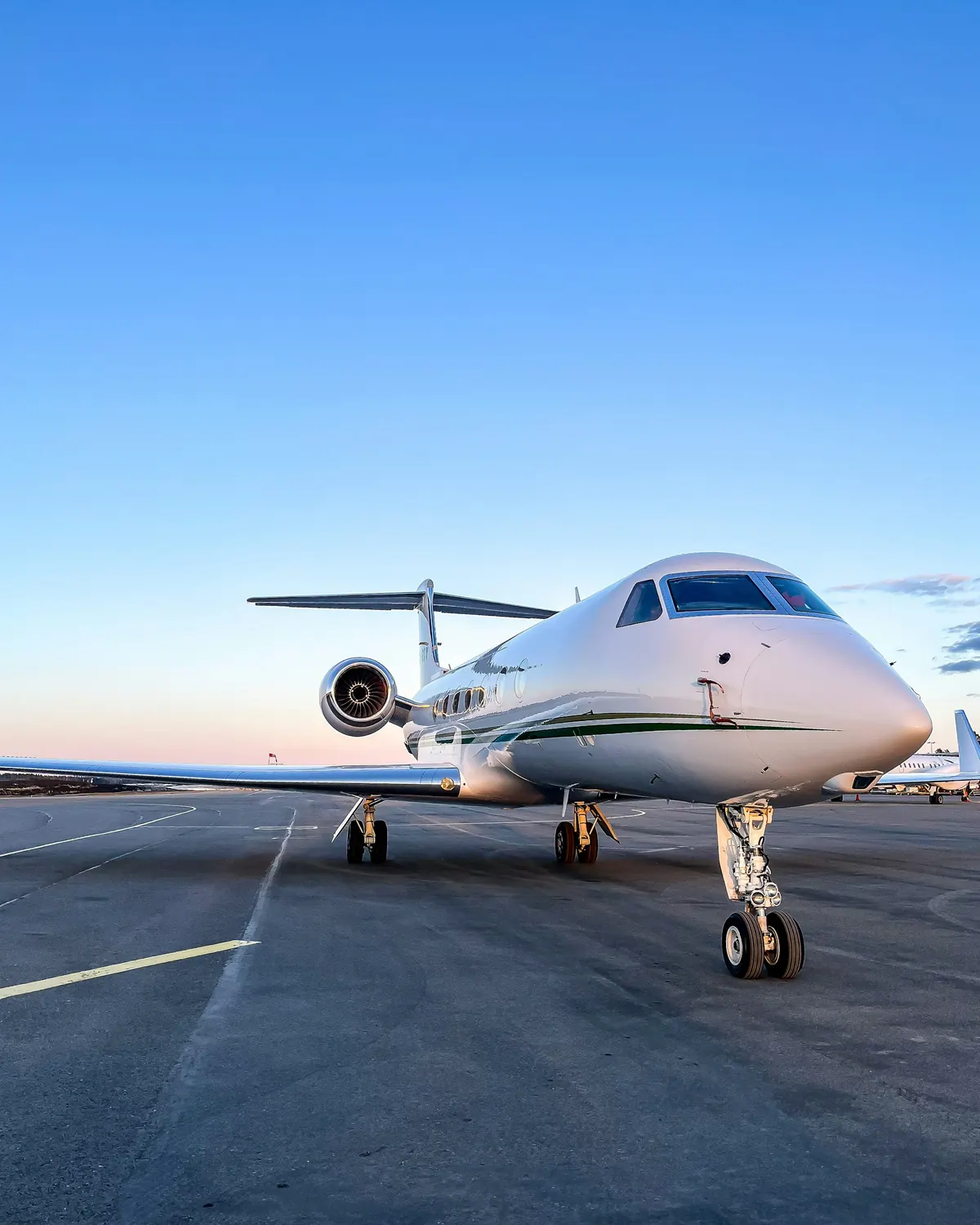 Super-midsize jet category example